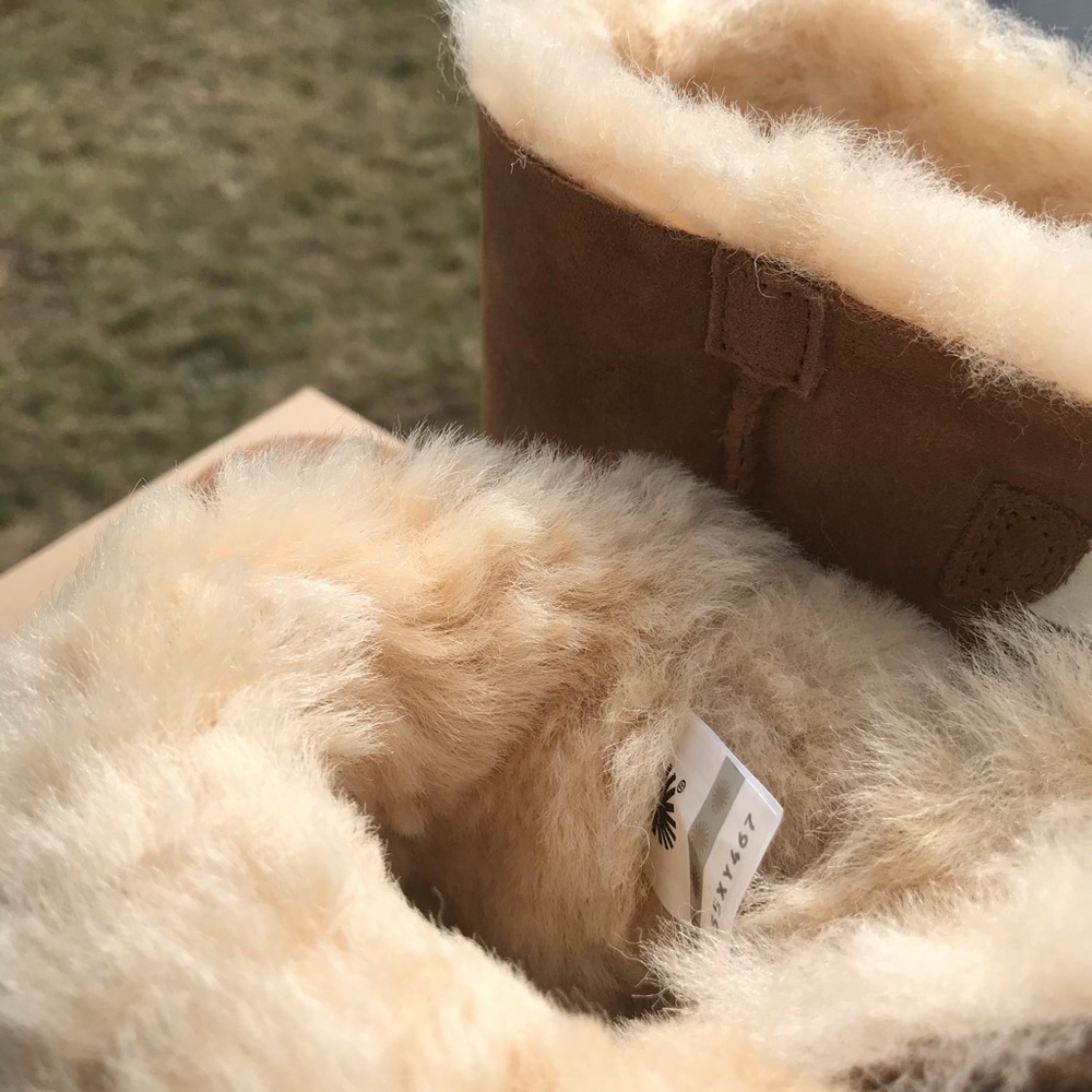 UGG Bailey Bow II Stripe - Picture 7 of 8